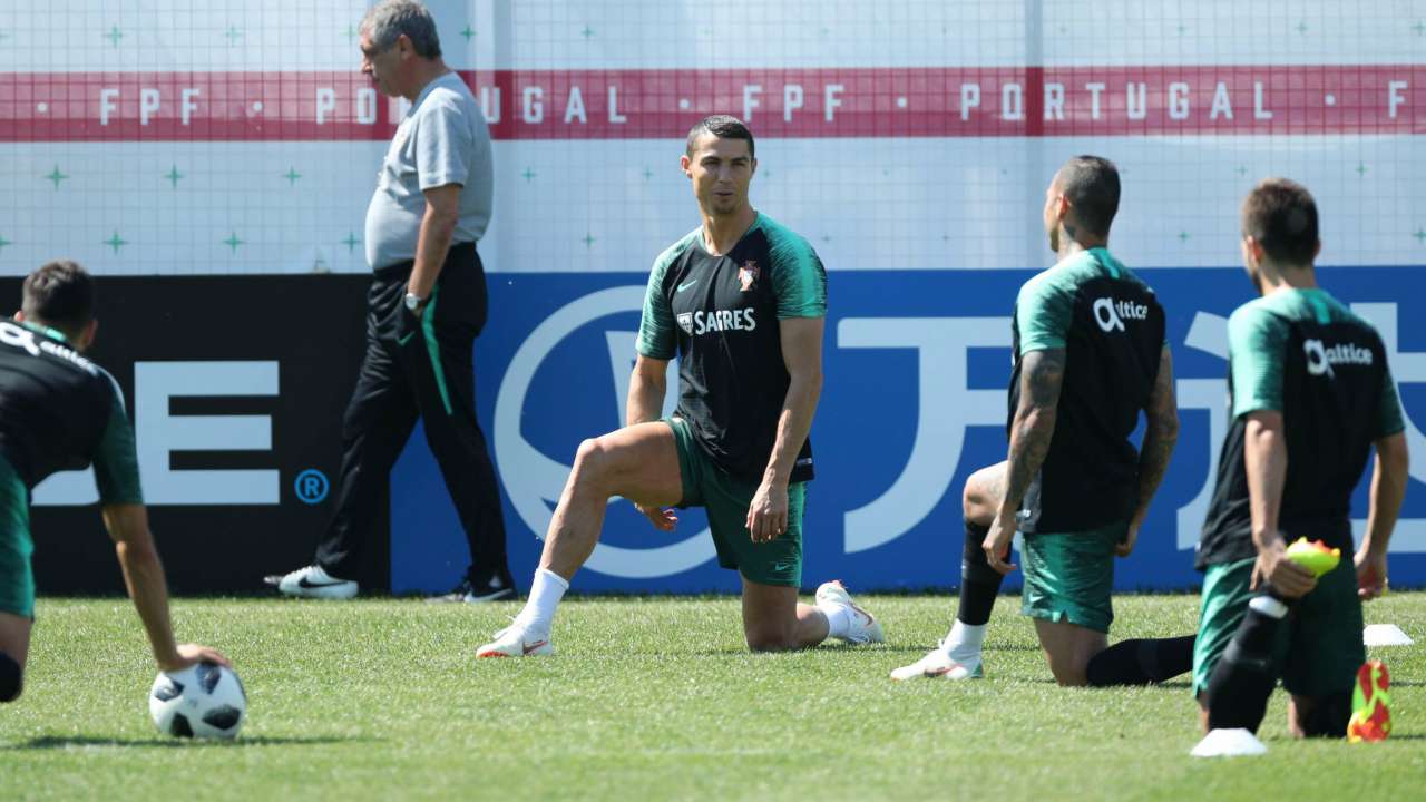 Chuyên viên đặc biệt giúp Ronaldo hồi phục thần tốc để chạy ầm ầm ở World Cup - Ảnh 4.