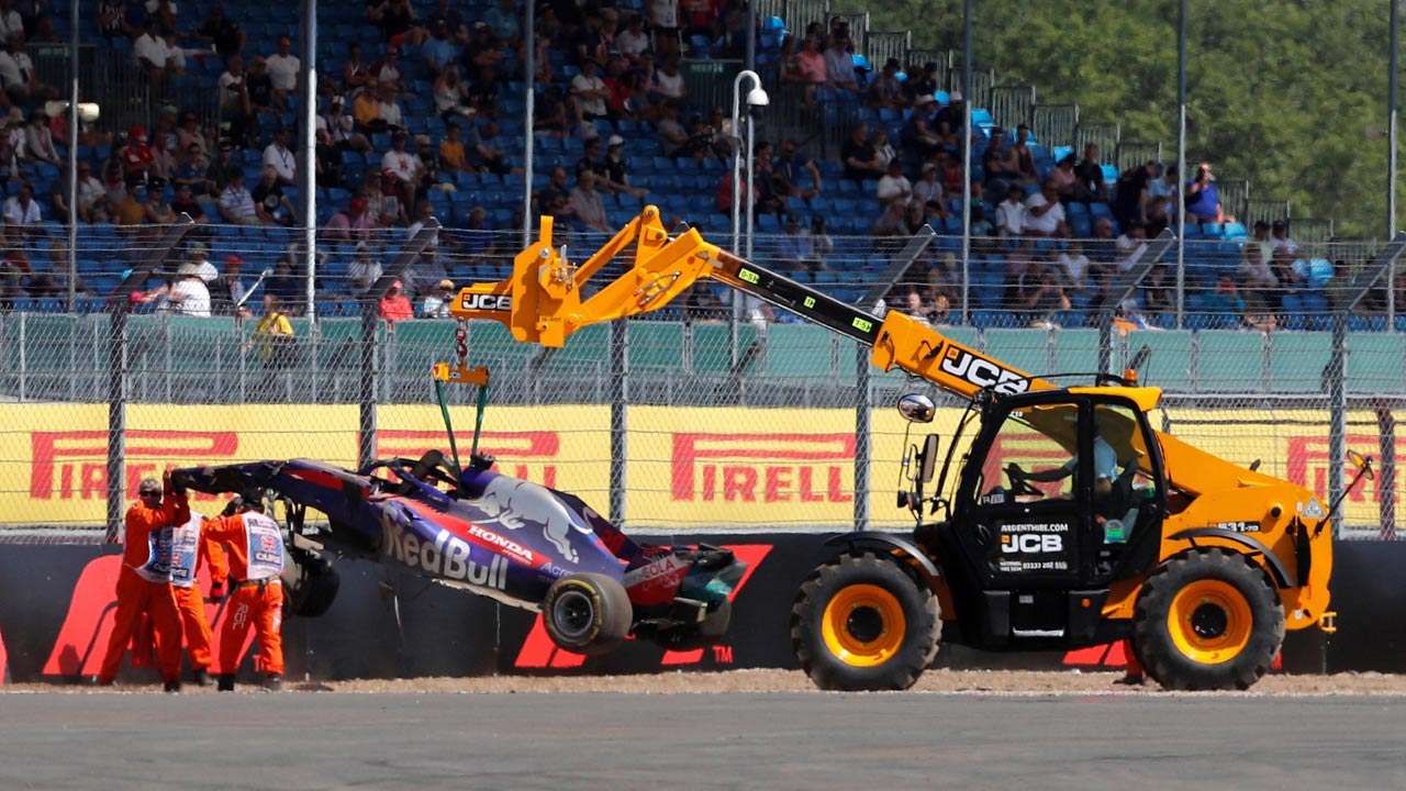 Hamilton fastest in FP3, huge crash for Hartley Hamilton fastest in FP3, huge crash for Hartley