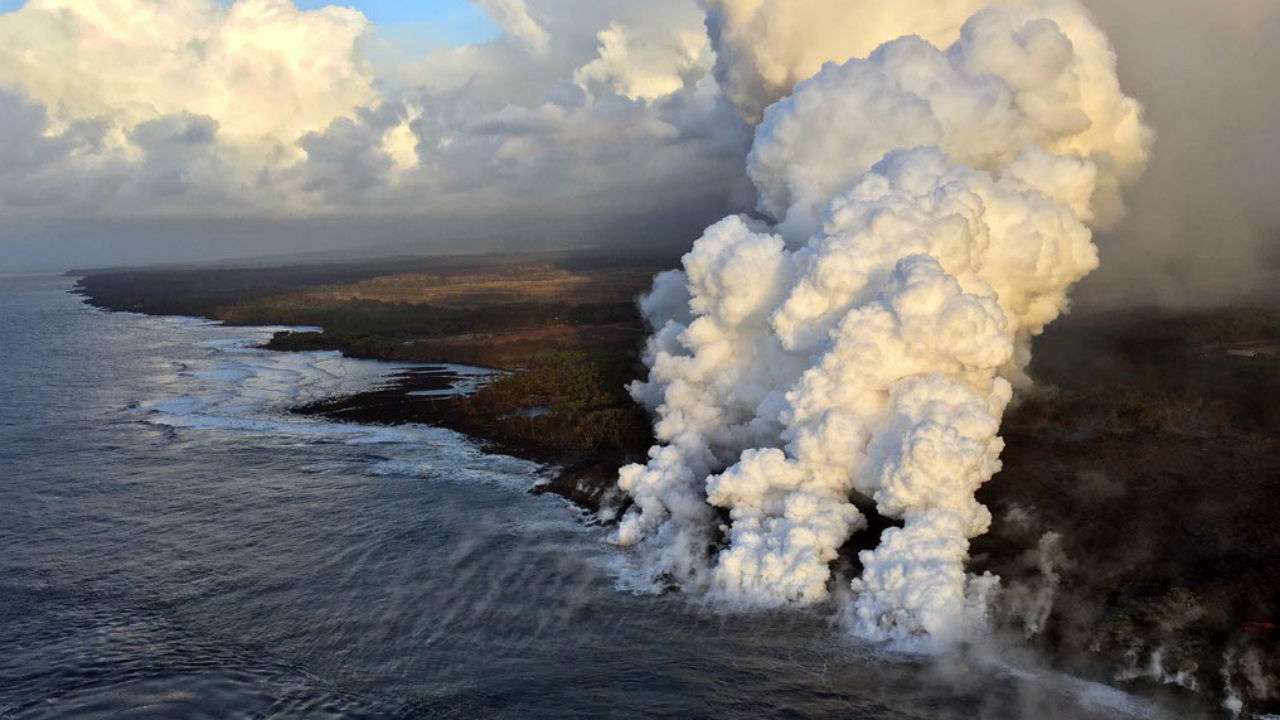 Volcanic lava'bomb injures 23 people on tour boat in Hawaii