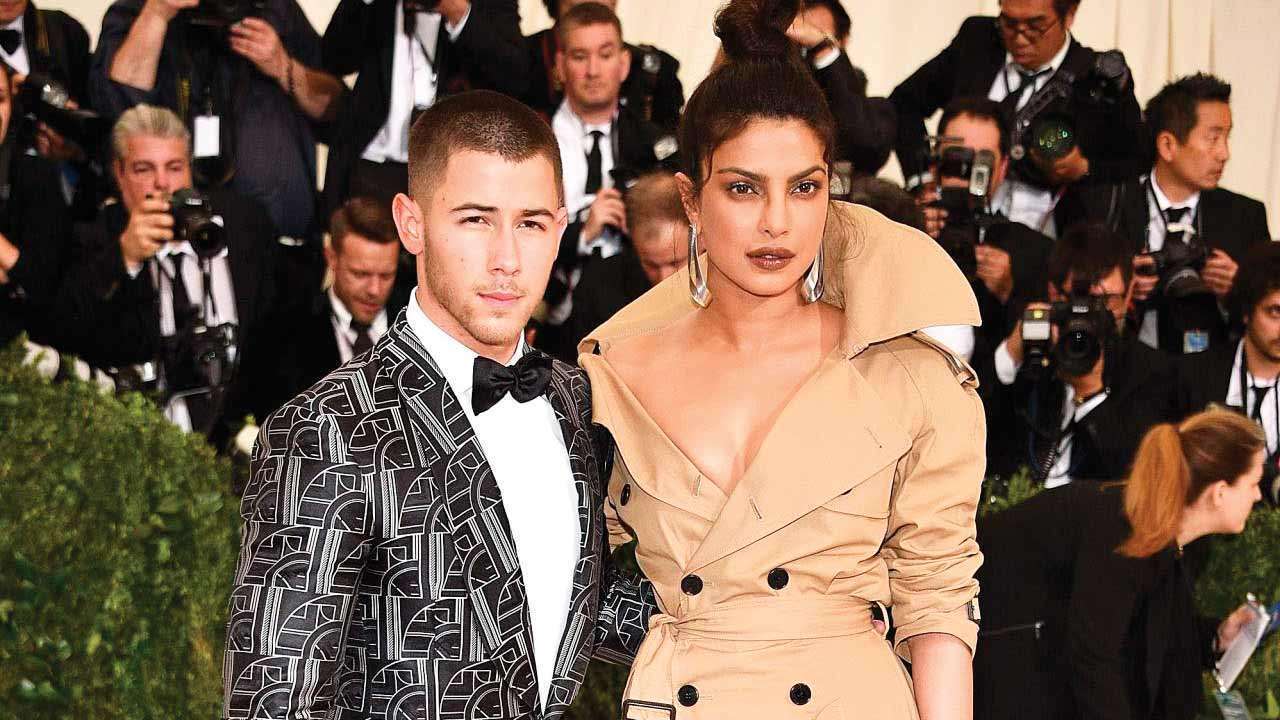   The Met Gala 2017 "title =" The Met Gala 2017 "data-title =" ... Priyanka Chopra and Nick Jonas made their debut at the Met Gala 2017, wearing Ralph Lauren. They both said that they knew each other before the event, and when they discovered that they were each wearing Ralph Lauren, they decided to go together. This was followed by a lot of posted and commentary on Instagram and snaps at social events like Beauty and the Beast Live in Concert and a Dodgers game. "Data-url =" http://www.dnaindia.com/bollywood/ photo-gallery-in-images-priyanka-chopra-and-nick-jonas-relation-of-the-gala-to-october-wedding- 2643111 / the-met-gala-2017-2643113 "clbad =" img-responsive "/>


<p> 2/8 </p>
<h3/>
<p>  … Priyanka Chopra and Nick Jonas made their 2017 Meta debut together, wearing Ralph Lauren. They both said that they knew each other before the event, and when they discovered that they were each wearing Ralph Lauren, they decided to go together. This was followed by a lot of posts and comments on Instagram and clichés at social events like Beauty and the Beast Live in Concert and a Dodgers game </p>
</p></div>
<p clbad=