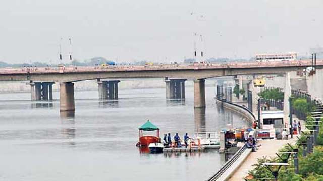 Ahmedabad: Riverfront shops yet to hear the buzz of biz | Latest News