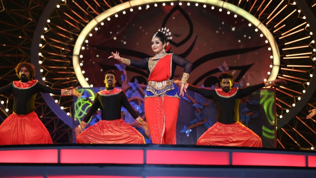 IFA UTSAVAM Awards 2016: 'Baahubali' and 'Ennu Ninte Moideen' sweep the awards