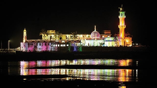 dnaindia - Six places of worship in India that deny entry to women http://www.dnaindia.com/india/report-shani-temple-sabarimala-sree-padmanabhaswamy-haji-ali-entry-to-women-2196954