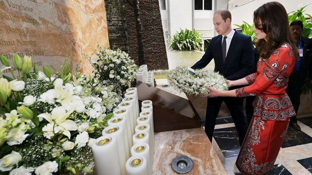 Royal couple visit the martyrs memorial in Mumbai