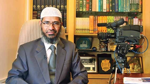 Digvijaya faces flak for lauding Zakir Naik, Congress defends Singh Digvijaya faces flak for lauding Zakir Naik, Congress defends Singh