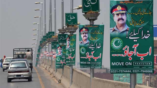 Banners urging Raheel Sharif to impose martial law