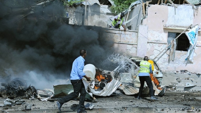 Somalia car bombing kills 5 at gate of regional government