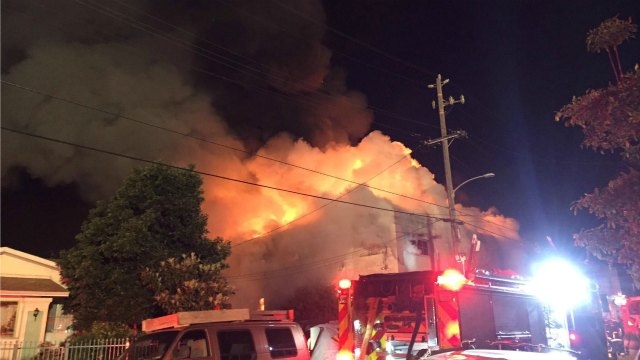 http://static.dnaindia.com/sites/default/files/styles/half/public/2016/12/04/525379-oakland-fire-reuters.jpg