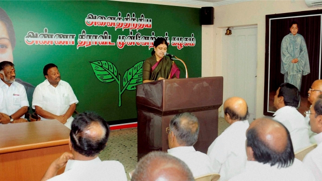 Dissenter-in-chief sacked by Sasikala over OPS tilt Dissenter-in-chief sacked by Sasikala over OPS tilt