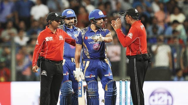 569198-rohit-sharma-argues-with-umpire1.