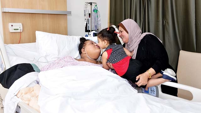 'World's heaviest woman' feeds herself for first time in 25 years