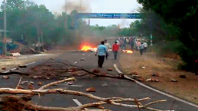 MP farmers' unrest: Chouhan calls off fast
