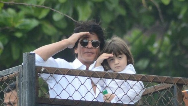 10 Amazing Parenting Skills You Can Learn From Shah Rukh Khan 10 Amazing Parenting Skills You Can Learn From Shah Rukh Khan
