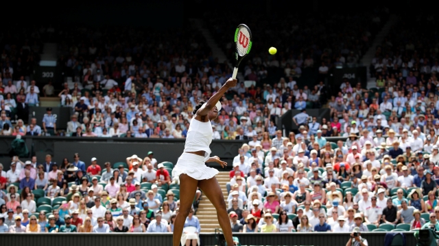 Roof closes for Djokovic as drizzle arrives at Wimbledon Roof closes for Djokovic as drizzle arrives at Wimbledon