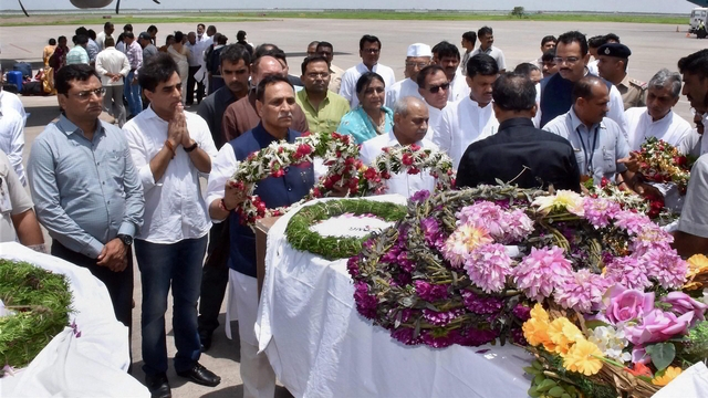 Vijay Rupani meets victims