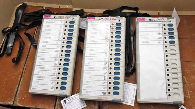Malfunctioning EVM at Buldhana contradicts EC's tamper-proof claim Malfunctioning EVM at Buldhana contradicts EC's tamper-proof claim