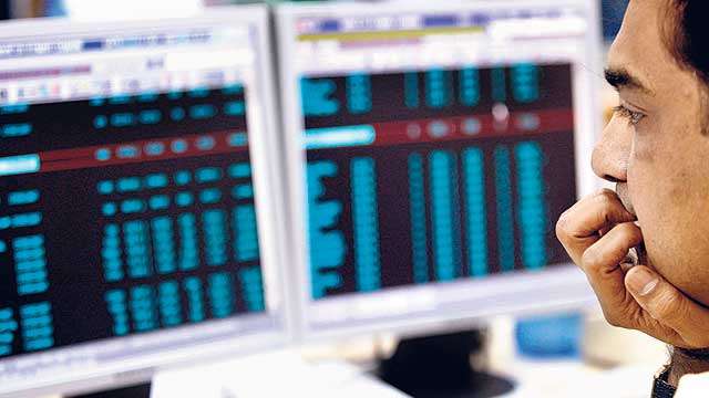 Market slips to 2-week lows: Sensex negative, Nifty breaks 9950 mark Market slips to 2-week lows: Sensex negative, Nifty breaks 9950 mark
