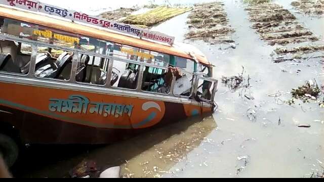 Eight killed as bus falls into canal in West Bengal's Nadia canal