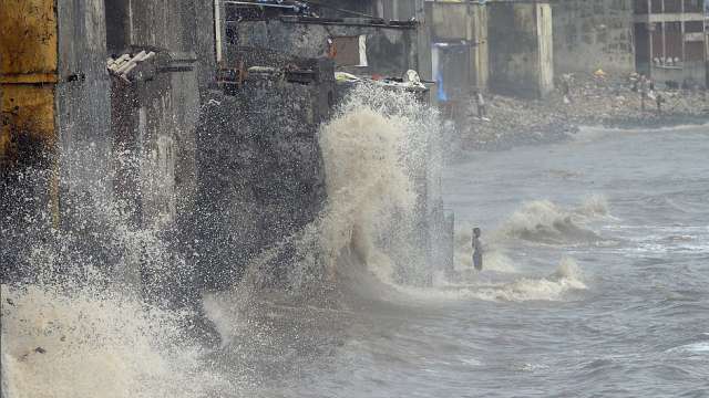 Mumbai, Mumbai monsoon, high tide, waves, Versova, Bandra Bandstand, Worli Seaface Angry sea