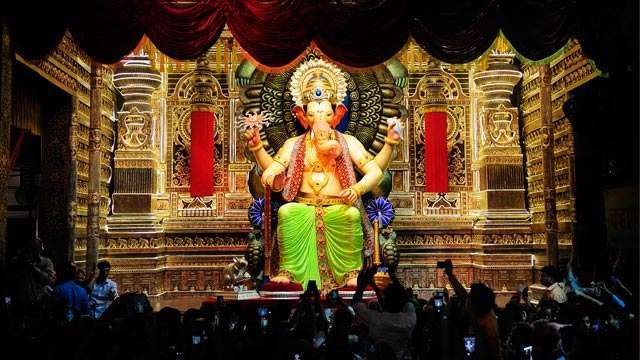 ganesh chaturthi 2017 lalbaugcha raja day 1 look ganesh chaturthi 2017 lalbaugcha raja day 1 look