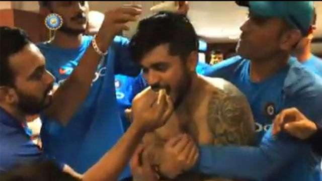 Australia bat, pick Finch and Handscomb Australia bat, pick Finch and Handscomb