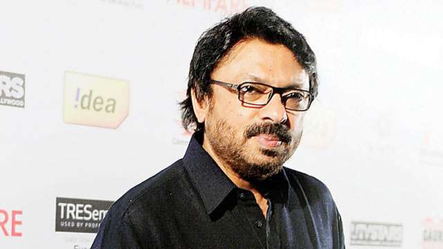 Karni Sena members burn posters of Deepika Padukone's 'Padmavati' Karni Sena members burn posters of Deepika Padukone's 'Padmavati'