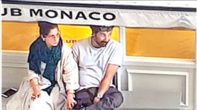 Bollywood actors Sunny Deol and Dimple Kapadia in love, again?