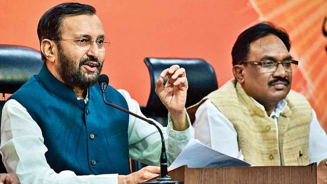 Rahul should wear Gujarati, not Italian spectacles to see development: Amit Shah Rahul should wear Gujarati, not Italian spectacles to see development: Amit Shah