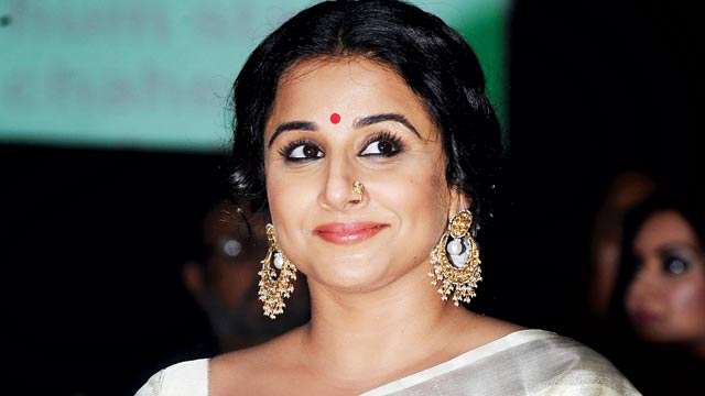 I wake up to a better looking SRK, claims Vidya Balan
