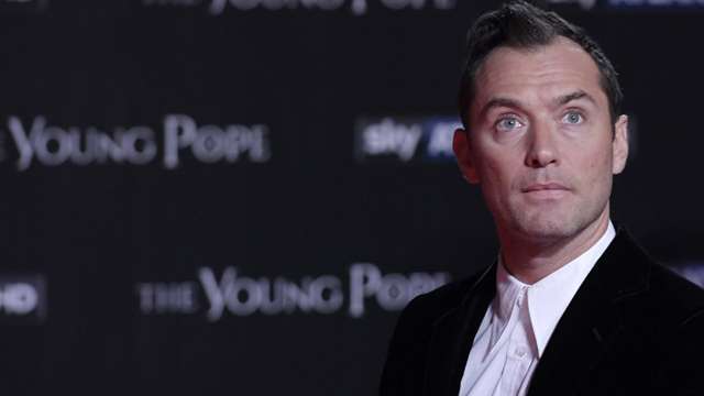 Jude Law 'in talks for male lead in Captain Marvel'
