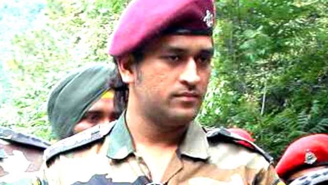 MS Dhoni greeted with the slogans of Shahid Afridi in Kashmir