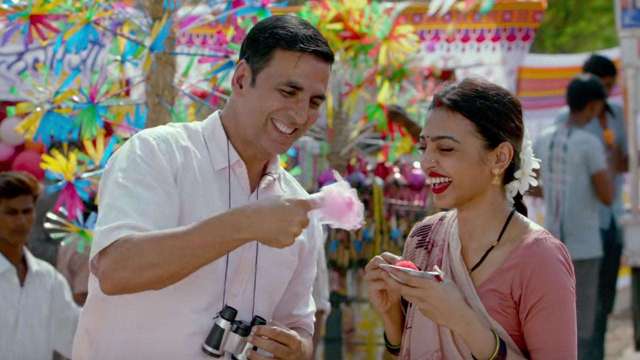 Bollywood, Pad Man, Akshay Kumar, arunachalam muruganantham, radhika apte, Sonam Kapoor, ZEE5, ZEE5 app Still from Pad Man