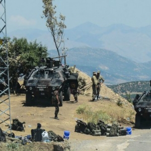 Turkish military forces stand guard on the hill during a fighting between Turkish forces and Kurdish fighters at Lice, in Diyarbakir on July 3, 2016. Turkish military forces stand guard on the hill during a fighting between Turkish forces and Kurdish fighters at Lice, in Diyarb