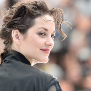 Angelina Jolie, Brad Pitt, Marion Cotillard, Guillaume Canet, Jennifer ...
Marion Cotillard