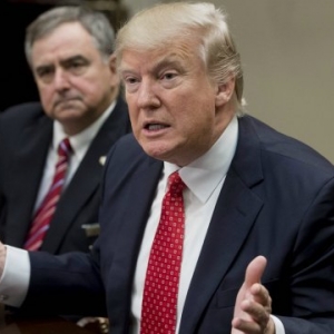 Donald Trump has crowd size issue with 'dishonest' media again! Web Exclusive, Donald Trump, United States (US), Fake News, crowd size, Media, North Korea, California, Melania Trump, Shinzo Ab