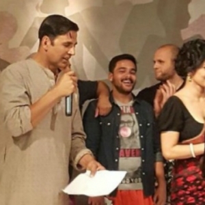 Akshay Kumar-Mouni Roy on the sets of Gold