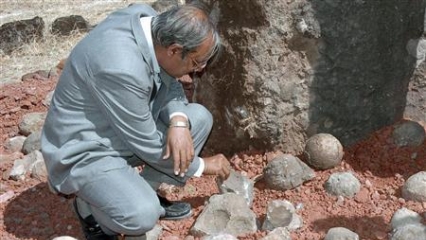 Archaeologists discover dinosaur fossils in Gujarat's ... - 426 x 240 jpeg 94kB