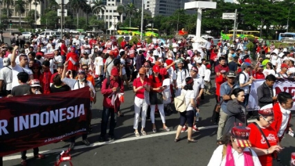 Dressed in red and white shirts, the colours of the Indonesian flag, religious leaders, members of human rights groups, lawmaker